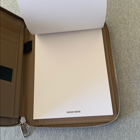 Hugo boss portfolio - Picture 7 of 10